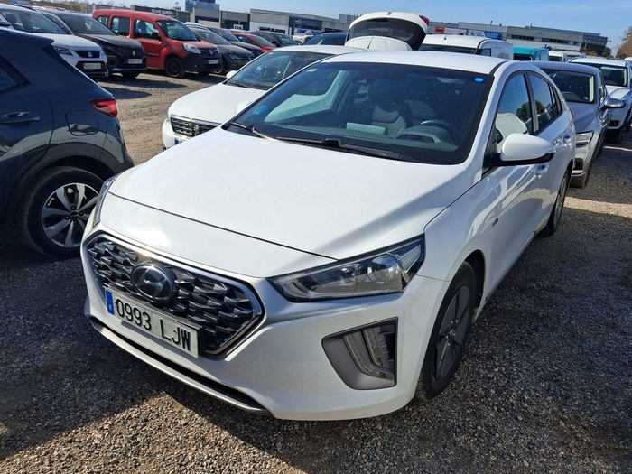 Hyundai Ioniq 1.6 GDI HEV Klass DCT 104 kW (141 CV) Vehículo usado en Madrid Hyundai Ioniq 1.6 GDI HEV Klass DCT 104 kW (141 CV) Vehículo usado en Madrid