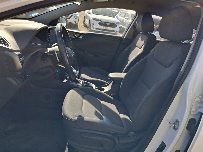 Hyundai Ioniq 1.6 GDI HEV Klass DCT 104 kW (141 CV) Vehículo usado en Madrid Hyundai Ioniq 1.6 GDI HEV Klass DCT 104 kW (141 CV) Vehículo usado en Madrid