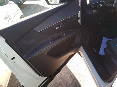 Peugeot 3008 Hybrid 180 Allure Pack e-EAT8 132 kW (180 CV) 15 Peugeot 3008 Hybrid 180 Allure Pack e-EAT8 132 kW (180 CV) 15