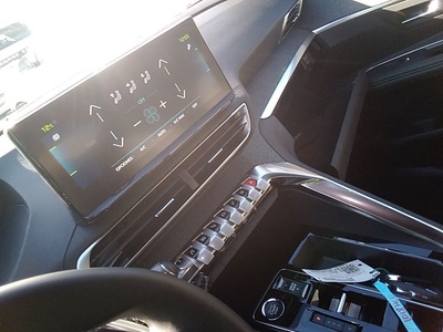 Peugeot 3008 Hybrid 180 Allure Pack e-EAT8 132 kW (180 CV) 9 Peugeot 3008 Hybrid 180 Allure Pack e-EAT8 132 kW (180 CV) 9