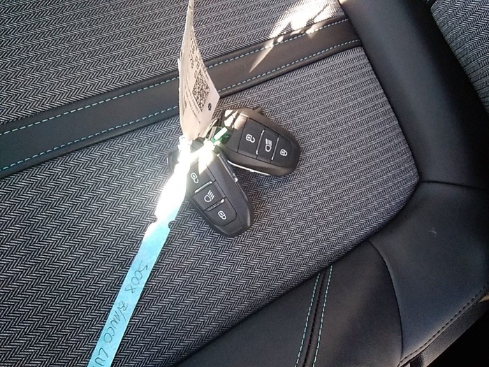 Peugeot 3008 Hybrid 180 Allure Pack e-EAT8 132 kW (180 CV) KM0 en Madrid Peugeot 3008 Hybrid 180 Allure Pack e-EAT8 132 kW (180 CV) KM0 en Madrid