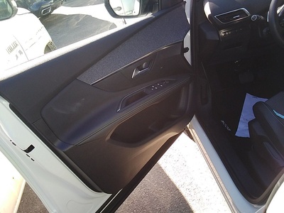 Peugeot 3008 Hybrid 180 Allure Pack e-EAT8 132 kW (180 CV) 14 Peugeot 3008 Hybrid 180 Allure Pack e-EAT8 132 kW (180 CV) 14