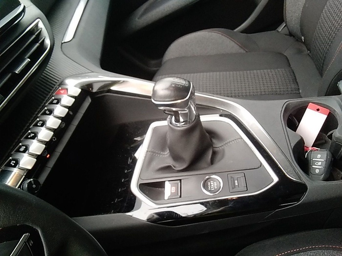 Peugeot 3008 BlueHDi 130 S&S Active Pack 96 kW (130 CV) Vehículo usado en Madrid Peugeot 3008 BlueHDi 130 S&S Active Pack 96 kW (130 CV) Vehículo usado en Madrid