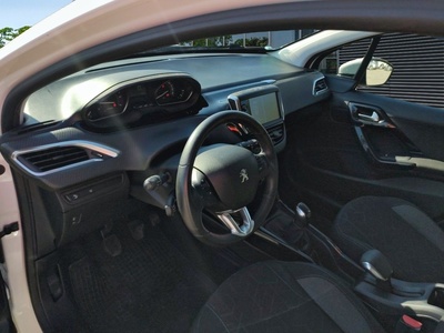 Peugeot 2008 BlueHDi 100 Signature 73 kW (100 CV) 14 Peugeot 2008 BlueHDi 100 Signature 73 kW (100 CV) 14