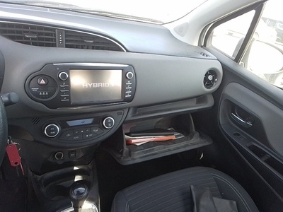 Toyota Yaris 1.5 100H Active 74 kW (100 CV) 13 Toyota Yaris 1.5 100H Active 74 kW (100 CV) 13