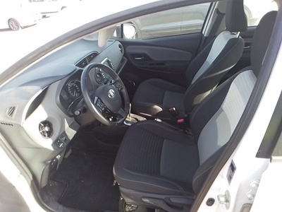 Toyota Yaris 1.5 100H Active 74 kW (100 CV) 10 Toyota Yaris 1.5 100H Active 74 kW (100 CV) 10