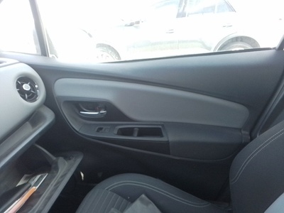 Toyota Yaris 1.5 100H Active 74 kW (100 CV) 12 Toyota Yaris 1.5 100H Active 74 kW (100 CV) 12