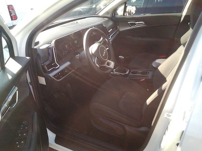 Kia Sportage 1.6 CRDi MHEV Drive 4x2 100 kW (136 CV) Vehículo usado en Madrid Kia Sportage 1.6 CRDi MHEV Drive 4x2 100 kW (136 CV) Vehículo usado en Madrid