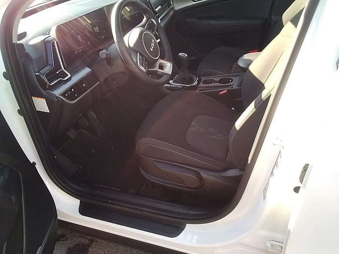 Kia Sportage 1.6 CRDi MHEV Drive 4x2 100 kW (136 CV) Vehículo usado en Madrid Kia Sportage 1.6 CRDi MHEV Drive 4x2 100 kW (136 CV) Vehículo usado en Madrid