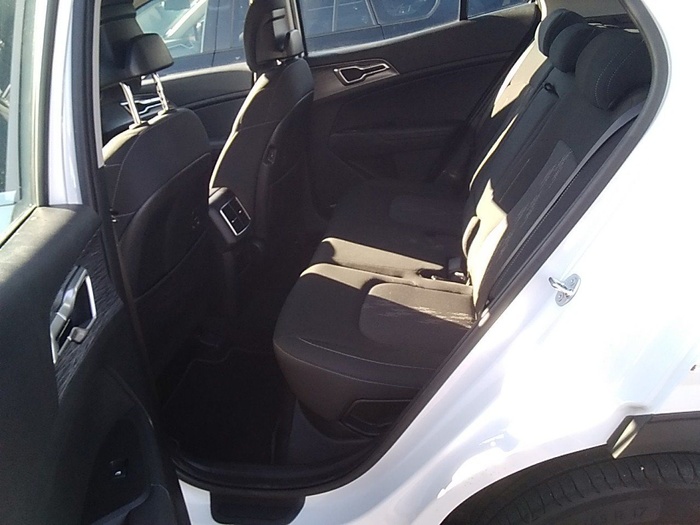 Kia Sportage 1.6 CRDi MHEV Drive 4x2 100 kW (136 CV) Vehículo usado en Madrid Kia Sportage 1.6 CRDi MHEV Drive 4x2 100 kW (136 CV) Vehículo usado en Madrid