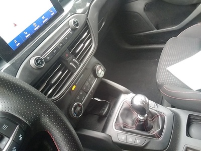 Ford Focus 1.0 Ecoboost MHEV ST-Line 92 kW (125 CV) 10 Ford Focus 1.0 Ecoboost MHEV ST-Line 92 kW (125 CV) 10