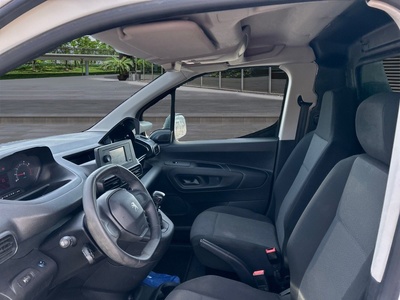 Peugeot Partner Furgon BlueHDi 100 Pro Standard 600kg 73 kW (98 CV) 7 Peugeot Partner Furgon BlueHDi 100 Pro Standard 600kg 73 kW (98 CV) 7