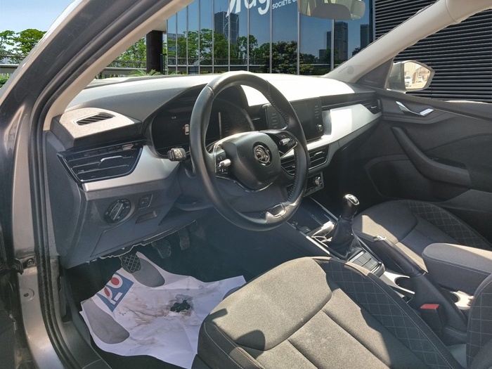 Skoda Kamiq 1.0 TSI Ambition 81 kW (110 CV) Vehículo usado en Madrid Skoda Kamiq 1.0 TSI Ambition 81 kW (110 CV) Vehículo usado en Madrid