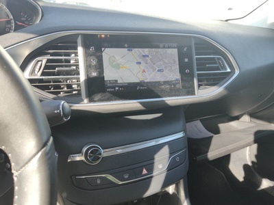 Peugeot 308 BlueHDi 130 S&S Style 96 kW (130 CV) 14 Peugeot 308 BlueHDi 130 S&S Style 96 kW (130 CV) 14