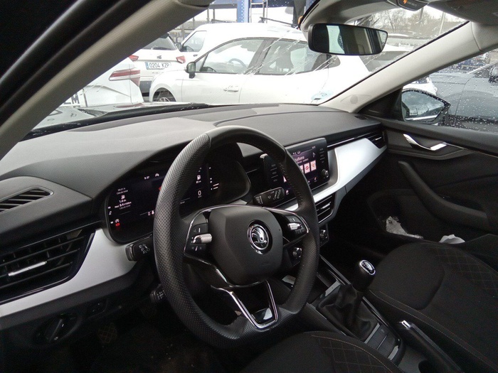 Skoda Kamiq 1.0 TSI Ambition 81 kW (110 CV) Vehículo usado en Madrid Skoda Kamiq 1.0 TSI Ambition 81 kW (110 CV) Vehículo usado en Madrid