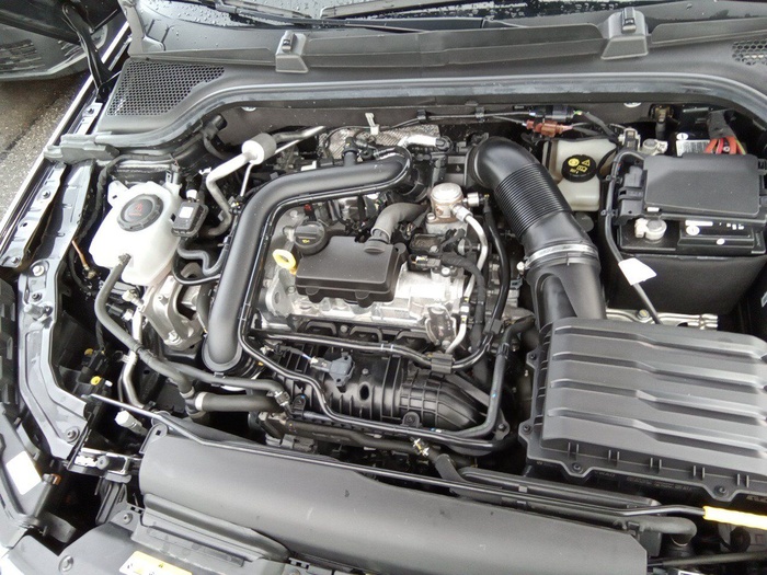 Skoda Kamiq 1.0 TSI Ambition 81 kW (110 CV) Vehículo usado en Madrid Skoda Kamiq 1.0 TSI Ambition 81 kW (110 CV) Vehículo usado en Madrid