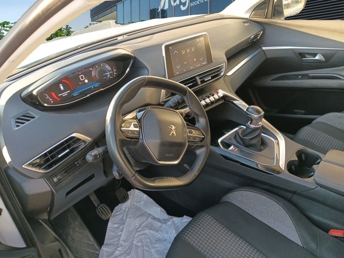 Peugeot 3008 1.5 BlueHDi S&S Style 96 kW (130 CV) Vehículo usado en Madrid Peugeot 3008 1.5 BlueHDi S&S Style 96 kW (130 CV) Vehículo usado en Madrid