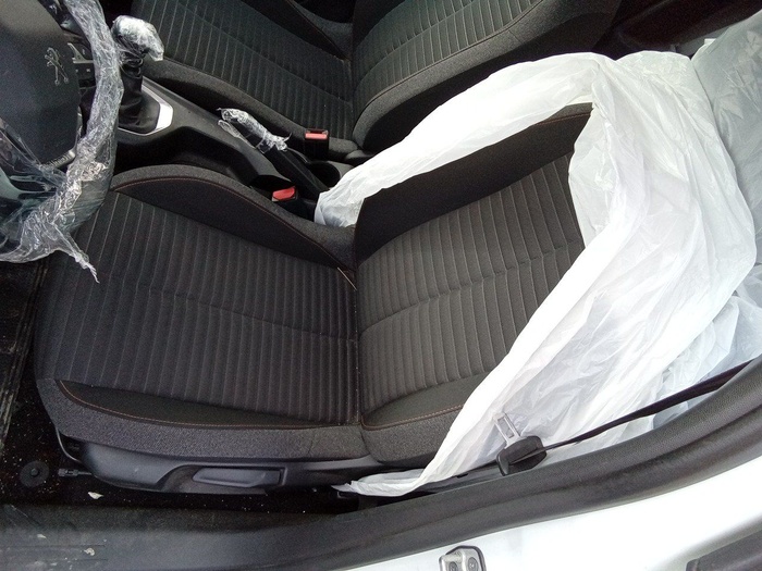 Peugeot 208 BlueHDi 100 Active 75 kW (100 CV) Vehículo usado en Madrid Peugeot 208 BlueHDi 100 Active 75 kW (100 CV) Vehículo usado en Madrid