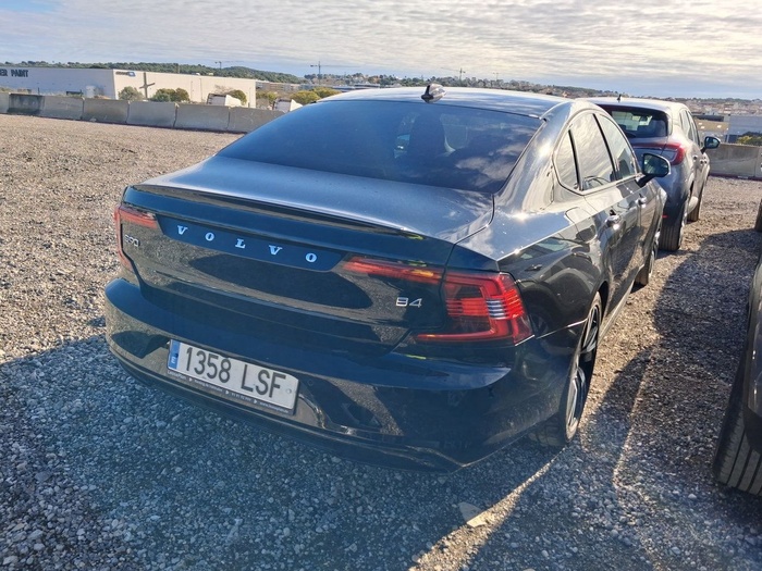 Volvo S90 B4 G R-Design Auto 145 kW (197 CV) Vehículo usado en Madrid Volvo S90 B4 G R-Design Auto 145 kW (197 CV) Vehículo usado en Madrid