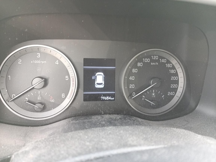 Hyundai Tucson 1.6 CRDI SLE 4x2 85 kW (116 CV) Vehículo usado en Madrid Hyundai Tucson 1.6 CRDI SLE 4x2 85 kW (116 CV) Vehículo usado en Madrid