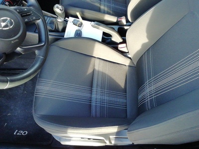 Hyundai i20 1.0 TGDI 48V Essence 74 kW (100 CV) 15 Hyundai i20 1.0 TGDI 48V Essence 74 kW (100 CV) 15