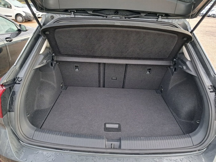 Volkswagen T-Roc Life 2.0 TDI 85 kW (115 CV) Vehículo usado en Madrid Volkswagen T-Roc Life 2.0 TDI 85 kW (115 CV) Vehículo usado en Madrid