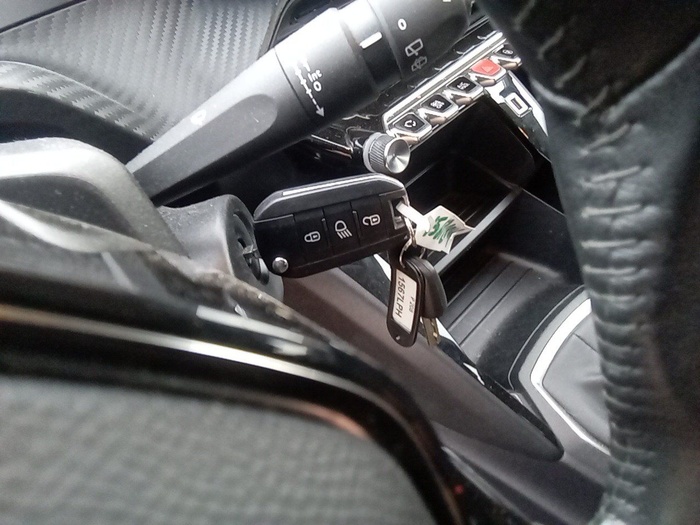 Peugeot 208 BlueHDi 100 Active 75 kW (100 CV) Vehículo usado en Madrid Peugeot 208 BlueHDi 100 Active 75 kW (100 CV) Vehículo usado en Madrid