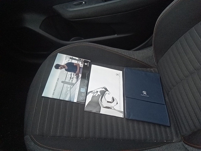 Peugeot 208 BlueHDi 100 Active 75 kW (100 CV) Vehículo usado en Madrid Peugeot 208 BlueHDi 100 Active 75 kW (100 CV) Vehículo usado en Madrid