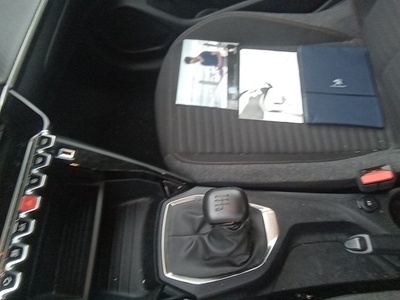 Peugeot 208 BlueHDi 100 Active 75 kW (100 CV) 13 Peugeot 208 BlueHDi 100 Active 75 kW (100 CV) 13