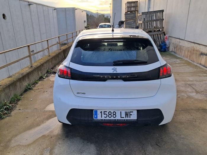 Peugeot 208 BlueHDi 100 Active 75 kW (100 CV) Vehículo usado en Madrid Peugeot 208 BlueHDi 100 Active 75 kW (100 CV) Vehículo usado en Madrid