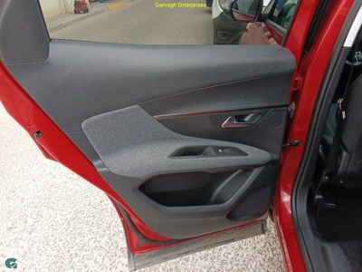 Peugeot 3008 BlueHDI 130 S&S Active EAT8 96 kW (130 CV) 12 Peugeot 3008 BlueHDI 130 S&S Active EAT8 96 kW (130 CV) 12