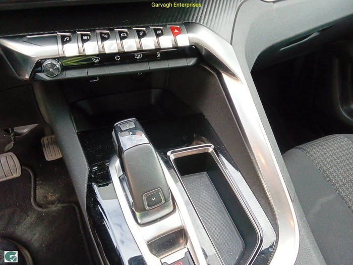 Peugeot 3008 BlueHDI 130 S&S Active EAT8 96 kW (130 CV) Vehículo usado en Madrid Peugeot 3008 BlueHDI 130 S&S Active EAT8 96 kW (130 CV) Vehículo usado en Madrid