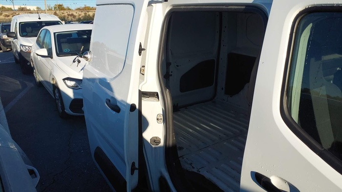 Opel Combo Cargo 1.5 TD Express L H1 650kg 75 kW (102 CV) Vehículo usado en Madrid Opel Combo Cargo 1.5 TD Express L H1 650kg 75 kW (102 CV) Vehículo usado en Madrid