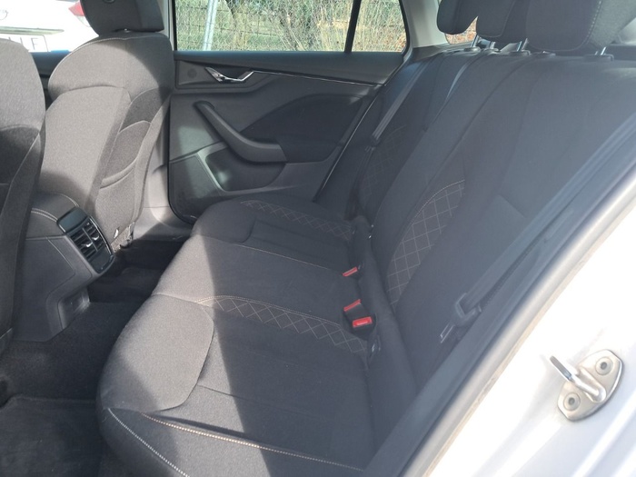 Skoda Kamiq 1.0 TSI Ambition 81 kW (110 CV) Vehículo usado en Madrid Skoda Kamiq 1.0 TSI Ambition 81 kW (110 CV) Vehículo usado en Madrid