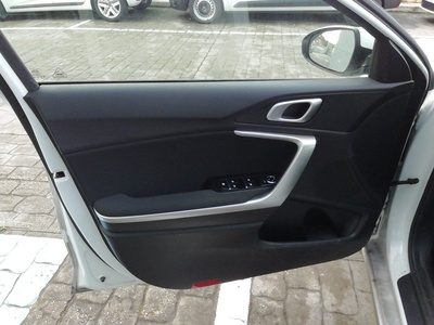 Kia Ceed 1.0 T-GDi Drive 88 kW (120 CV) 14 Kia Ceed 1.0 T-GDi Drive 88 kW (120 CV) 14