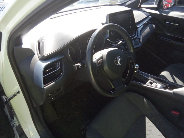 Toyota C-HR 180H Advance 135 kW (184 CV) Vehículo usado en Madrid Toyota C-HR 180H Advance 135 kW (184 CV) Vehículo usado en Madrid