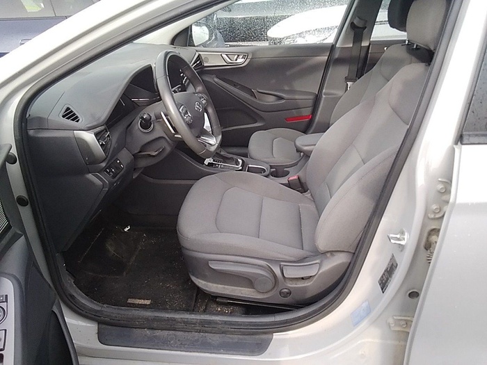 Hyundai Ioniq 1.6 GDI HEV Klass DCT 104 kW (141 CV) Vehículo usado en Madrid Hyundai Ioniq 1.6 GDI HEV Klass DCT 104 kW (141 CV) Vehículo usado en Madrid