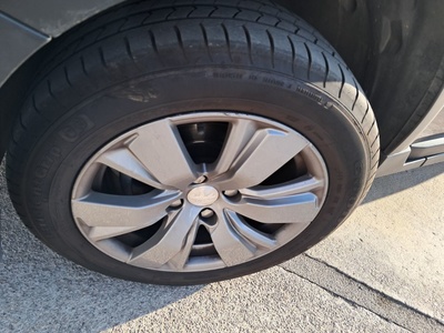 Peugeot 2008 BlueHDi 100 Signature 73 kW (100 CV) 8 Peugeot 2008 BlueHDi 100 Signature 73 kW (100 CV) 8