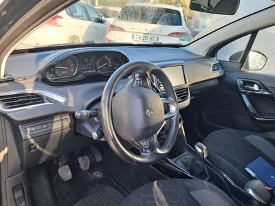 Peugeot 2008 BlueHDi 100 Signature 73 kW (100 CV) 7 Peugeot 2008 BlueHDi 100 Signature 73 kW (100 CV) 7