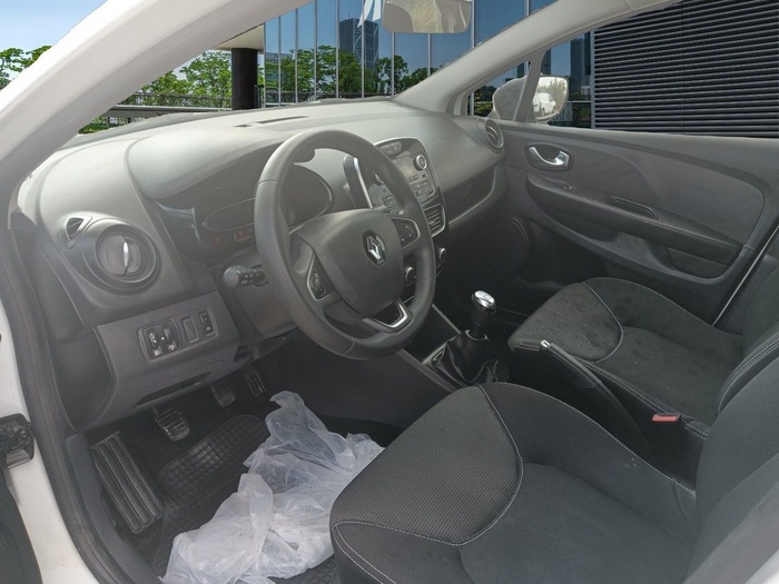 Renault Clio Business TCe 55 kW (75 CV) Vehículo usado en Madrid Renault Clio Business TCe 55 kW (75 CV) Vehículo usado en Madrid