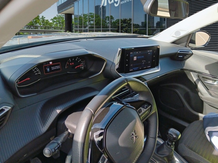 Peugeot 2008 BlueHDi 110 S&S Active Pack 81 kW (110 CV) Vehículo usado en Madrid Peugeot 2008 BlueHDi 110 S&S Active Pack 81 kW (110 CV) Vehículo usado en Madrid