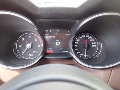 Alfa Romeo Stelvio 2.2 Diesel Executive Q4 154 kW (210 CV) 7 Alfa Romeo Stelvio 2.2 Diesel Executive Q4 154 kW (210 CV) 7