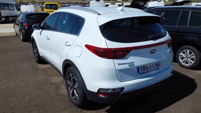 Kia Sportage 1.6 MHEV Business 4x4 100 kW (136 CV) Vehículo usado en Madrid Kia Sportage 1.6 MHEV Business 4x4 100 kW (136 CV) Vehículo usado en Madrid