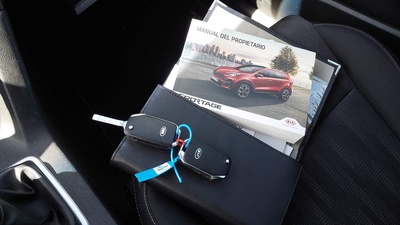 Kia Sportage 1.6 MHEV Business 4x4 100 kW (136 CV) 9 Kia Sportage 1.6 MHEV Business 4x4 100 kW (136 CV) 9