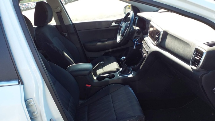 Kia Sportage 1.6 MHEV Business 4x4 100 kW (136 CV) Vehículo usado en Madrid Kia Sportage 1.6 MHEV Business 4x4 100 kW (136 CV) Vehículo usado en Madrid