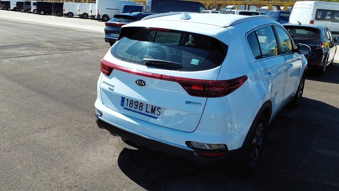 Kia Sportage 1.6 MHEV Business 4x4 100 kW (136 CV) Vehículo usado en Madrid Kia Sportage 1.6 MHEV Business 4x4 100 kW (136 CV) Vehículo usado en Madrid
