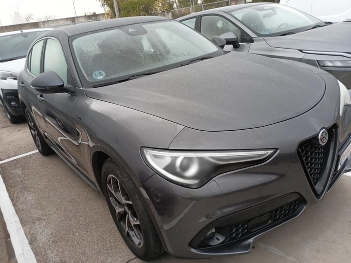Alfa Romeo Stelvio 2.2 Diesel Sprint RWD 140 kW (190 CV) Vehículo usado en Madrid Alfa Romeo Stelvio 2.2 Diesel Sprint RWD 140 kW (190 CV) Vehículo usado en Madrid