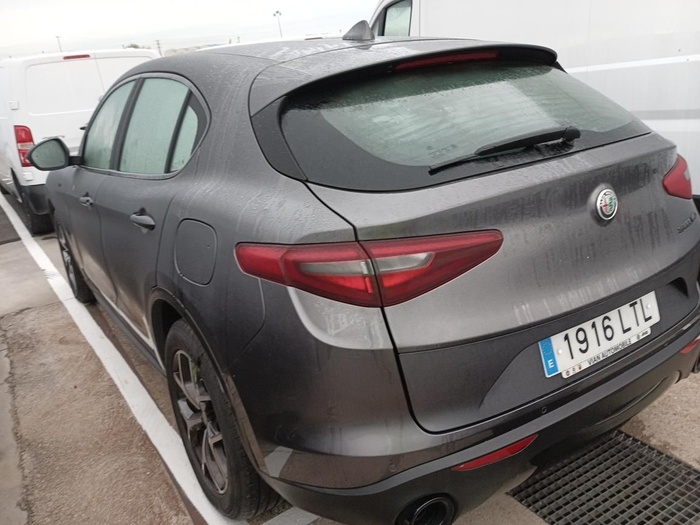 Alfa Romeo Stelvio 2.2 Diesel Sprint RWD 140 kW (190 CV) Vehículo usado en Madrid Alfa Romeo Stelvio 2.2 Diesel Sprint RWD 140 kW (190 CV) Vehículo usado en Madrid