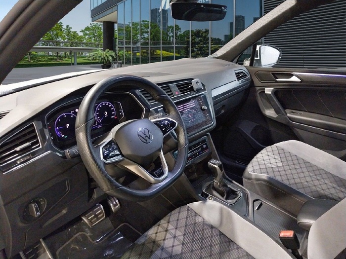 Volkswagen Tiguan R-Line 2.0 TDI 110 kW (150 CV) DSG Vehículo usado en Madrid Volkswagen Tiguan R-Line 2.0 TDI 110 kW (150 CV) DSG Vehículo usado en Madrid