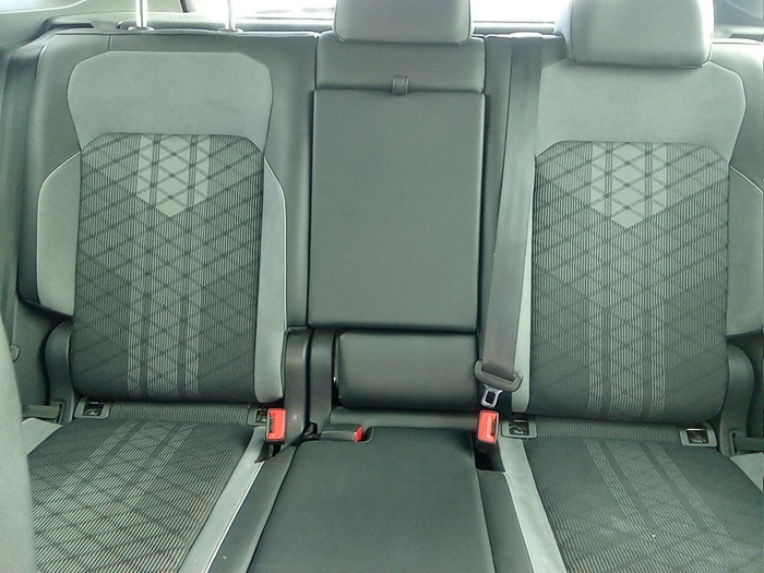 Volkswagen Tiguan R-Line 2.0 TDI 110 kW (150 CV) DSG Vehículo usado en Madrid Volkswagen Tiguan R-Line 2.0 TDI 110 kW (150 CV) DSG Vehículo usado en Madrid